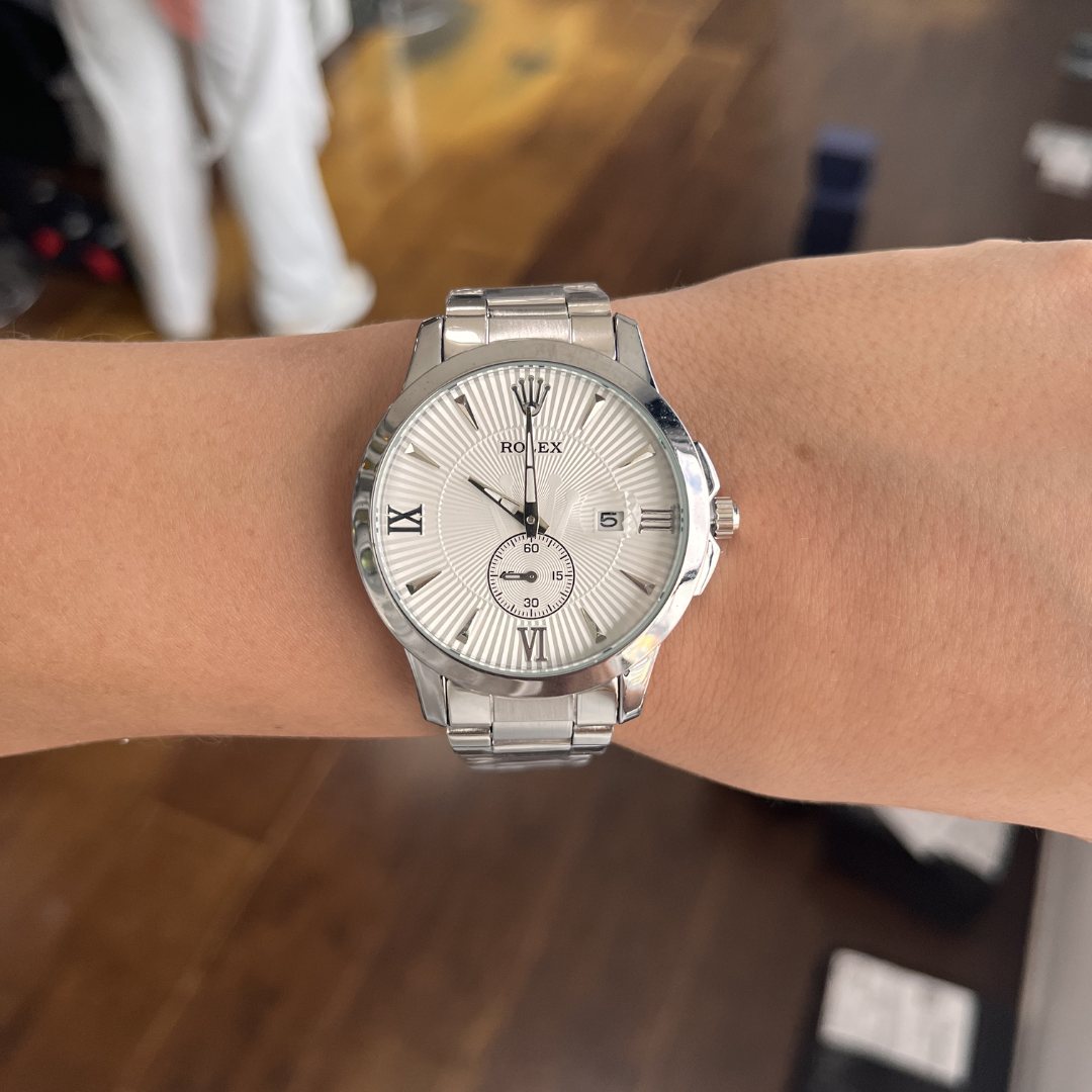 Reloj Clásico con Números Romanos Redondo