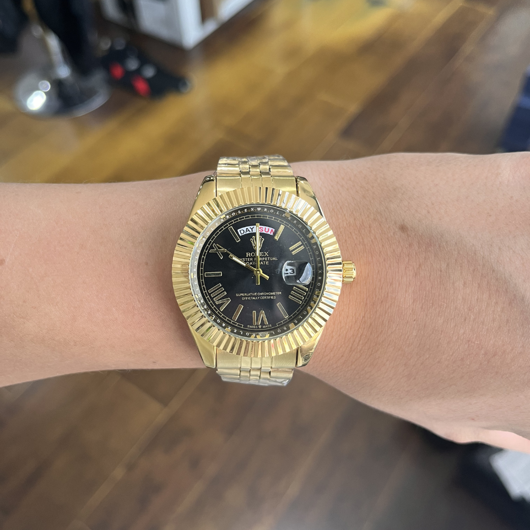 Reloj Clásico Acero con Fecha Números Romanos