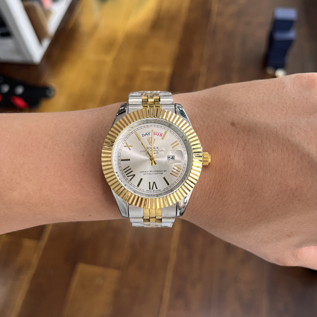 Reloj Clásico Acero con Fecha Números Romanos