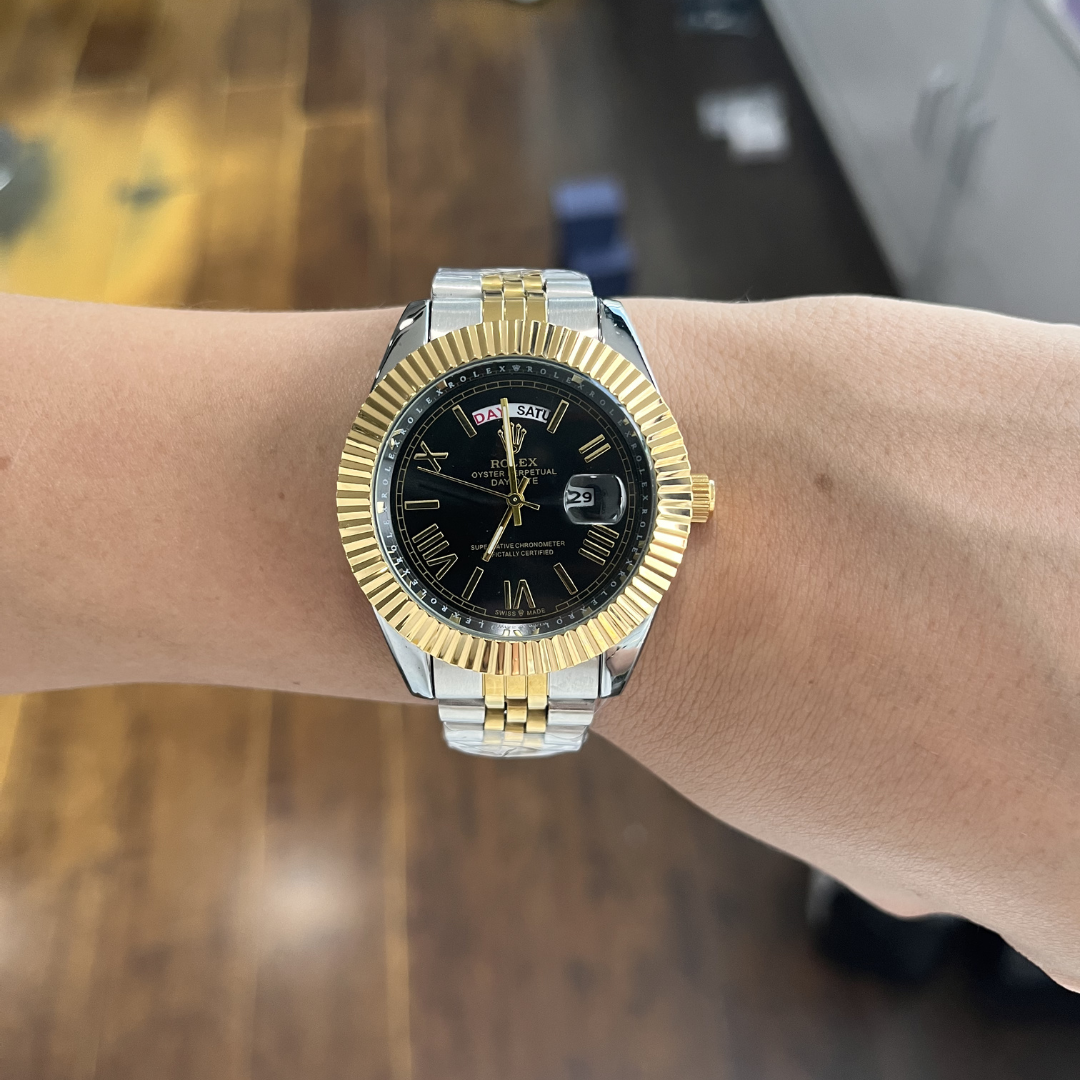 Reloj Clásico Acero con Fecha Números Romanos