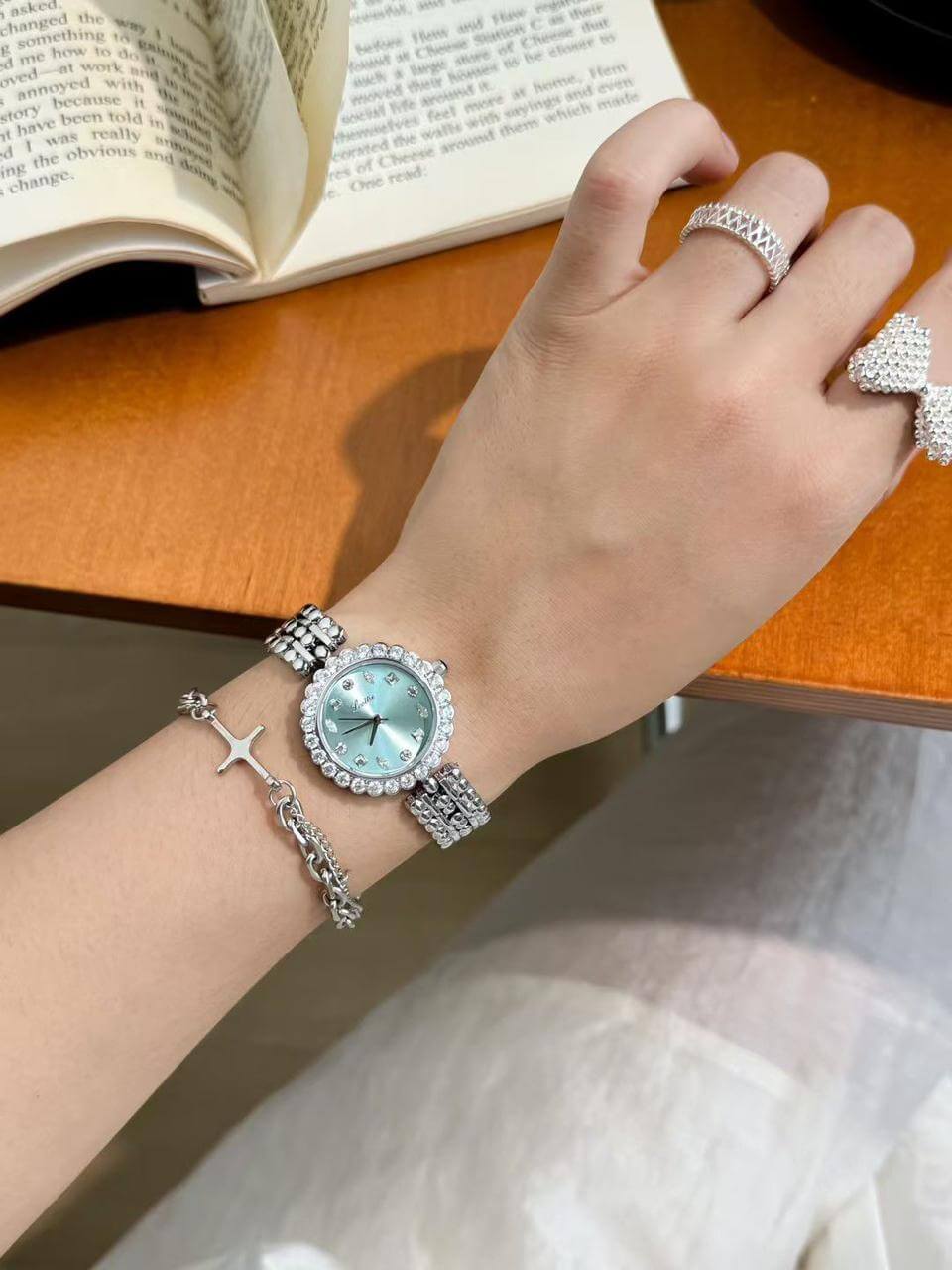 Reloj Elegante con Pulso Delgado Circones Minimalista
