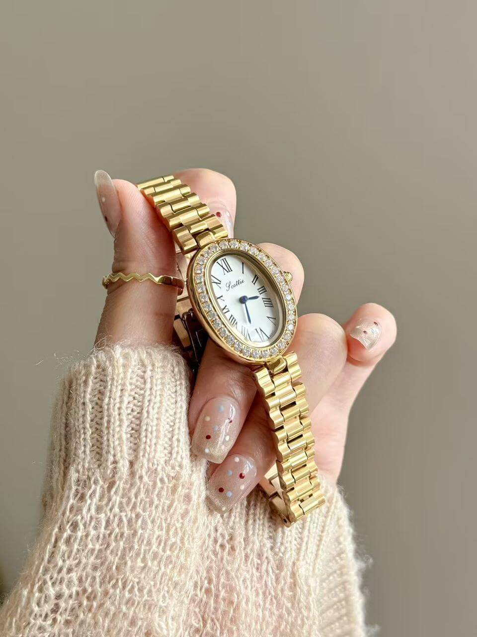 Reloj Elegante Pulso Delgado Ovalado Números Romanos
