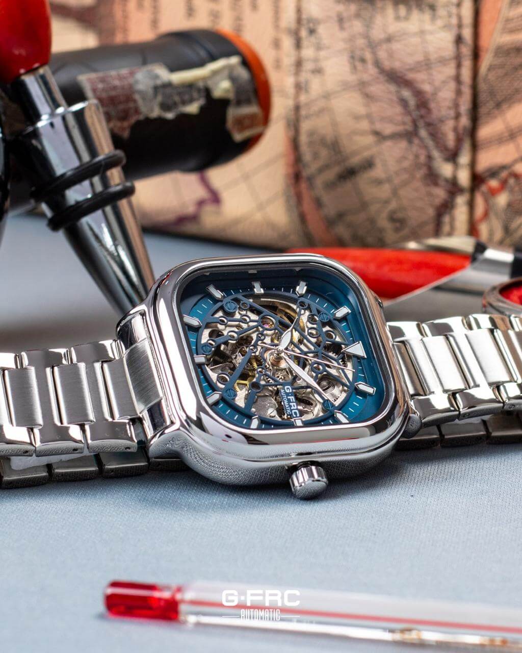 Reloj Acero Automático con Caja Cuadrada